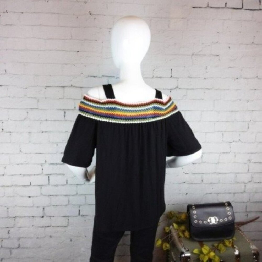 Cha Cha Vente Crochet Trim Cold-shoulder Top In Black Size Medium - Picture 3 of 6